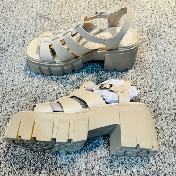NEW Galaxy Off White Platform Sandals Chunky Lug Soles Size 11 Madden Girl - Picture 3 of 8